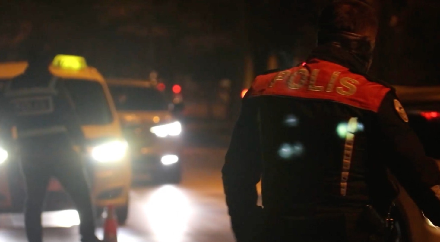 Kayseri'de Geniş Çaplı Asayiş Operasyonu: 8 Aranan Şahıs Yakalandı
